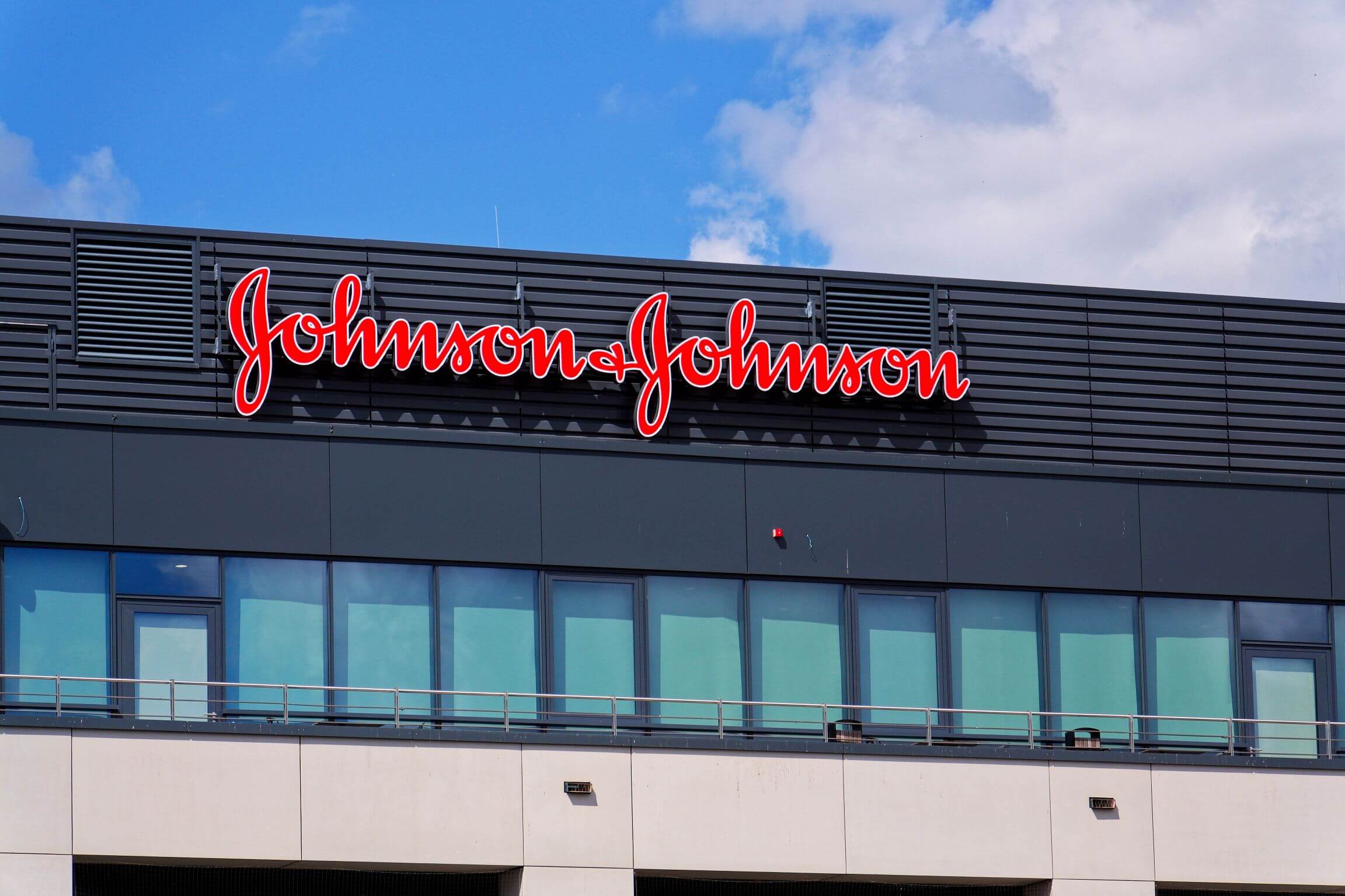 Johnson & Johnson offers up to $5.5bn to settle baby powder lawsuits